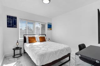 Relax & Fun Hollywood Private Pool | Arcade Game - 1