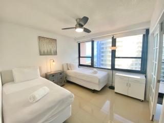 Sabrinas 2BR Modern Beachfront Condo - 3
