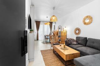 Japandi - Odyssey Pool & Spa Resort - 8