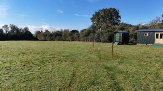 Delightful shepherd's hut in a rural location - 9