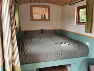 Delightful shepherd's hut in a rural location - 6