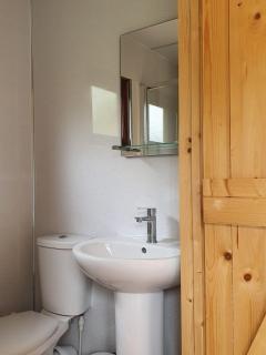 Delightful shepherd's hut in a rural location - 4