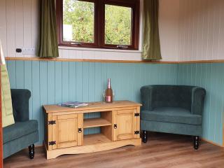 Delightful shepherd's hut in a rural location - 3