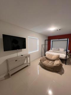 Lux Retreat with Pool Near Beach - 8