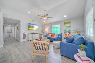 Sleeps 21 2 Homes Private Pool Patio Lounge w Fire Pit Bar TV Games - 2
