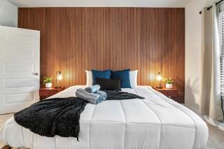 MDRN Antigua LXRY Home I Sleeps 10 I 8 min Frm NRG - Houston - 4