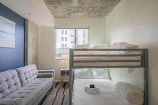 Detailed 2BD - Central DT- Gym, Pool, Parking Sleep8 - Phoenix - 2