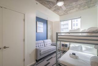 Detailed 2BD - Central DT- Gym, Pool, Parking Sleep8 - Phoenix - 1