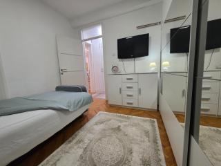 Turquoise Sunny Apartment - Novi Pazar - 8