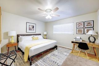 Centrally located in Historic Tarrytown - Austin - 9