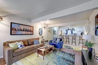 Centrally located in Historic Tarrytown - Austin - 7