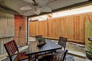 Centrally located in Historic Tarrytown - Austin - 5