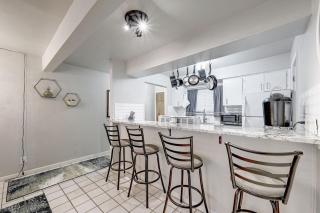 Centrally located in Historic Tarrytown - Austin - 4