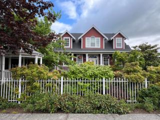 Mae Sweet Home - Surrey - 0