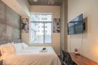 Stylish 2BD - CDT - Gym, Pool, Parking - Sleep 8 - Phoenix - 4