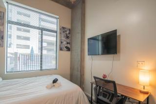 Stylish 2BD - CDT - Gym, Pool, Parking - Sleep 8 - Phoenix - 3