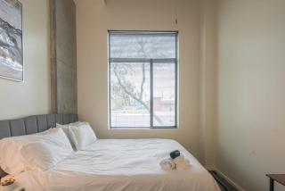 Cozy 2BD - Central DT - Gym, Pool, Parking - Sleep 8 - Phoenix - 5
