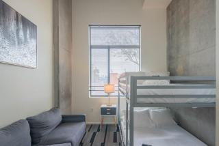 Cozy 2BD - Central DT - Gym, Pool, Parking - Sleep 8 - Phoenix - 2