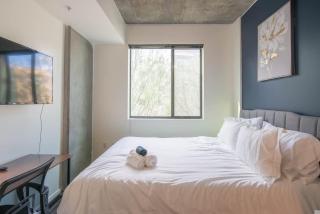 Modern 2BD - CDT - Gym, Pool, Parking - Sleep 8 - Phoenix - 4