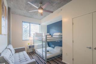 Modern 2BD - CDT - Gym, Pool, Parking - Sleep 8 - Phoenix - 1