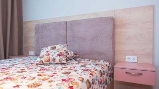 Pink Holiday Apartment - 3