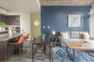 Elegant 2BD - CDT - Gym, Pool, Parking - Sleep 8 - Phoenix - 9