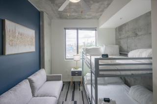 Elegant 2BD - CDT - Gym, Pool, Parking - Sleep 8 - Phoenix - 1