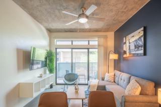 Calm 2BD - Central DT - Gym, Pool, Parking - Sleep 8 - Phoenix - 0