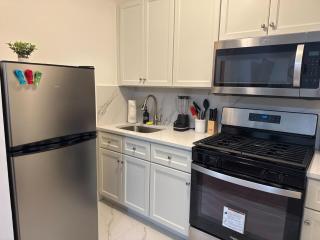 Warm & Cozy Escape - NYC & NWK with Free Parking - Bayonne - 9