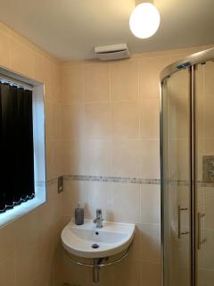 Two Bed Flat By The Beach No Parties No Events - 4