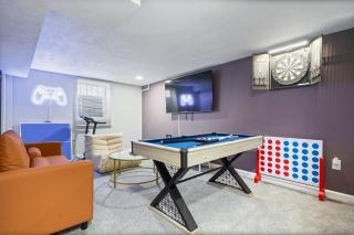 Game Room Retreat with Firepit and Gym, Sleeps 12 - Indianapolis - 9