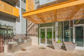 2BR , Roosevelt Row , Sleeps 8 , Pool,Gym,Parking - 6