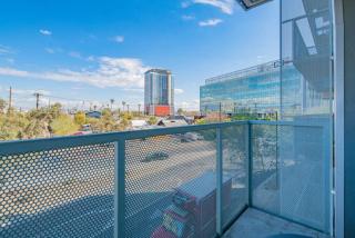 2BR , Roosevelt Row , Sleeps 8 , Pool,Gym,Parking - Phoenix - 2