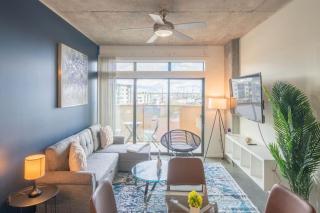 Spacious 2BD - Central DT- Gym, Pool, Parking Sleep8 - Phoenix - 0