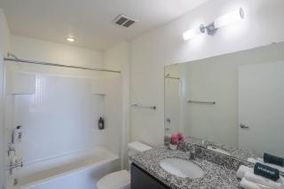 Spacious 2BD - Central DT- Gym, Pool, Parking Sleep8 - Phoenix - 2