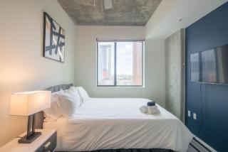 Alluring 2BD - DT - Gym, Pool, Parking - Sleeps 8 - Phoenix - 6