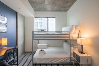Alluring 2BD - DT - Gym, Pool, Parking - Sleeps 8 - Phoenix - 2