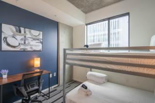 Alluring 2BD - DT - Gym, Pool, Parking - Sleeps 8 - Phoenix - 1