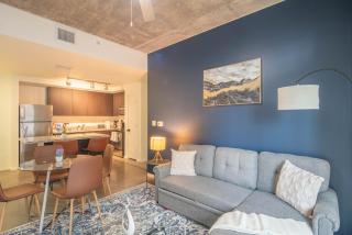 Relaxing 2BD - Central Downtown - Gym, Pool, Parking - Phoenix - 9