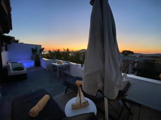 Private Attic with mini heated pool near airport - Pikérmion - 8