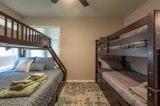 550) Massive 4 bedroom home Sleeps 19 - Asheville - 2