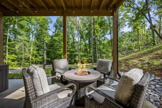 Smoky Mtns Private w/Hot Tub, Game Room, Pets Free - Sevierville - 0