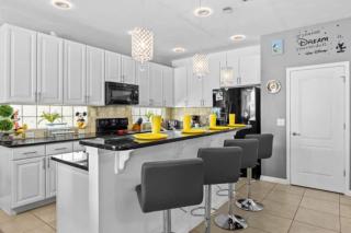 Massive 6 bedroom with King Beds - 4