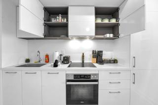 Cozy Condo Near Restaurant TTC - 9