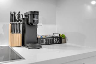 Cozy Condo Near Restaurant TTC - 7