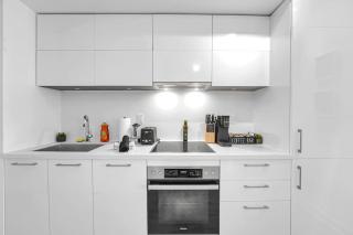 Cozy Condo Near Restaurant TTC - 6