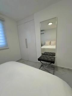 Chic 2-Bedroom Getaway II - San Juan - 2