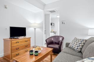 Serene 1BR Retreat with Mountain Views - 4