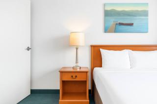 Serene 1BR Retreat Mtn Views, Pool, and Hot Tub - 1