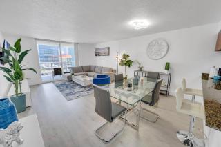 Elegant 1 BR Retreat in Brickell With Free Parking - Miami - 0